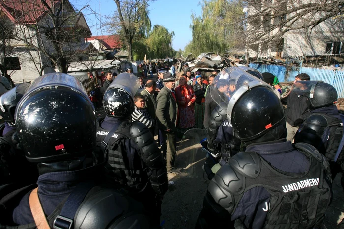 Descinderile la Săruleşti, o adevărată provocare petnru forţele de ordine Foto:Adevărul