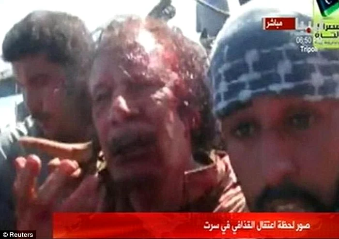 Gaddafi, înainte de a fi ucis