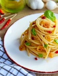 Spaghete picante  Sursa foto shutterstock 2133441185 jpg