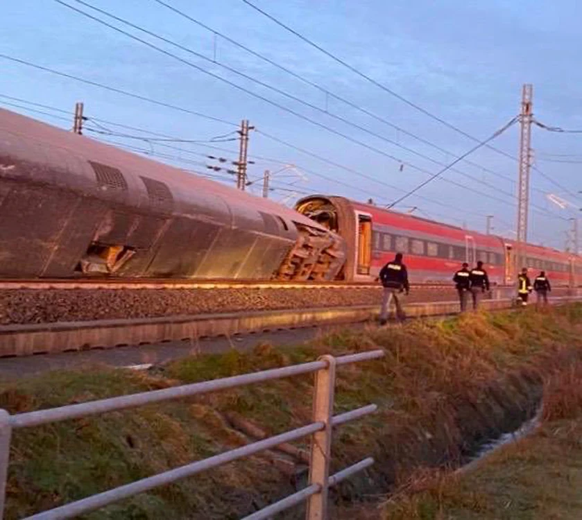 Trenul de mare viteză se deplasa cu titeza de 180 km/h când s-a ciocnit de marfarfoto EPA