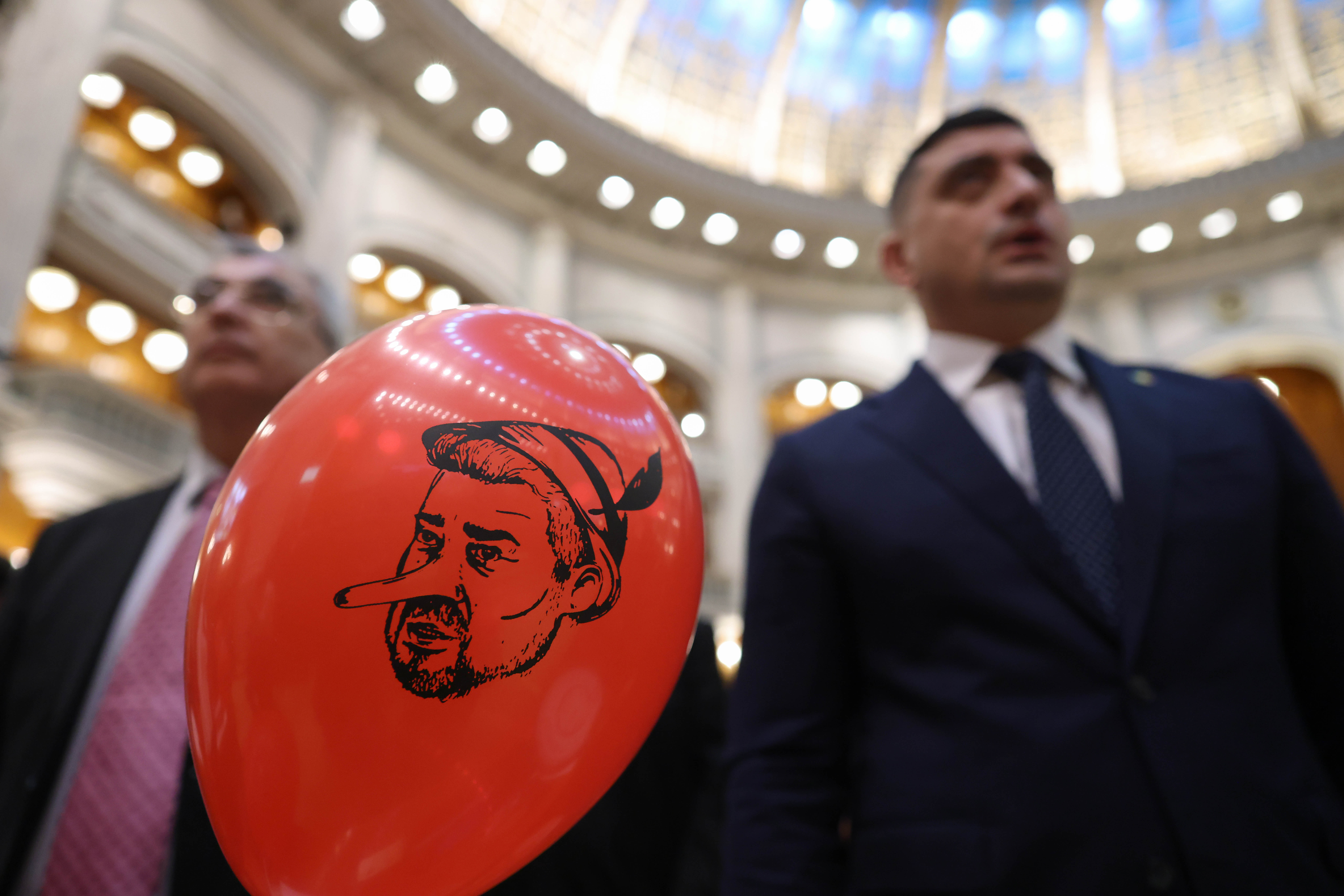 Dezbaterea și votul moțiunii de cenzură împotriva guvernului Ciolacu, la Palatul Parlamentului din București. FOTO Inquam Photos / George Călin