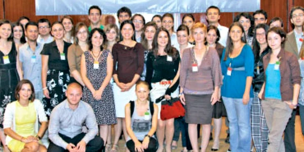 Mari premii pentru elevii  şi profesorii merituoşi