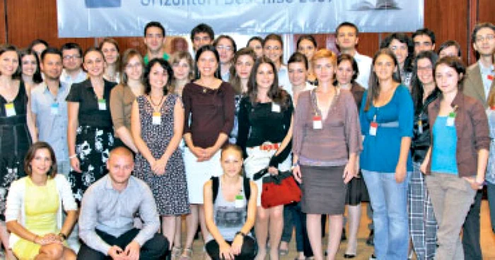 Mari premii pentru elevii şi profesorii merituoşi