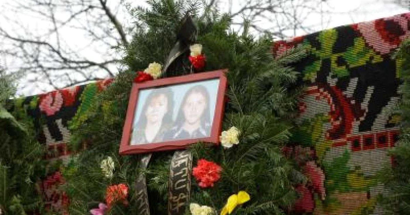 Dorina şi Mirela Văduva au fost conduse astăzi pe ultimul drum