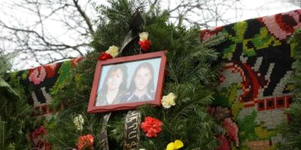 Dorina şi Mirela Văduva au fost conduse astăzi pe ultimul drum