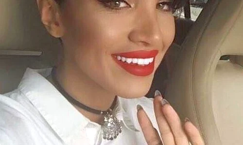 Adelina a fost felicitată de stilişti pentru tunsoarea pixie jpeg