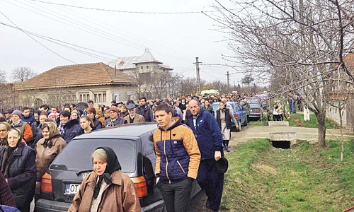 Tot satul a fost la înmormântare jpeg
