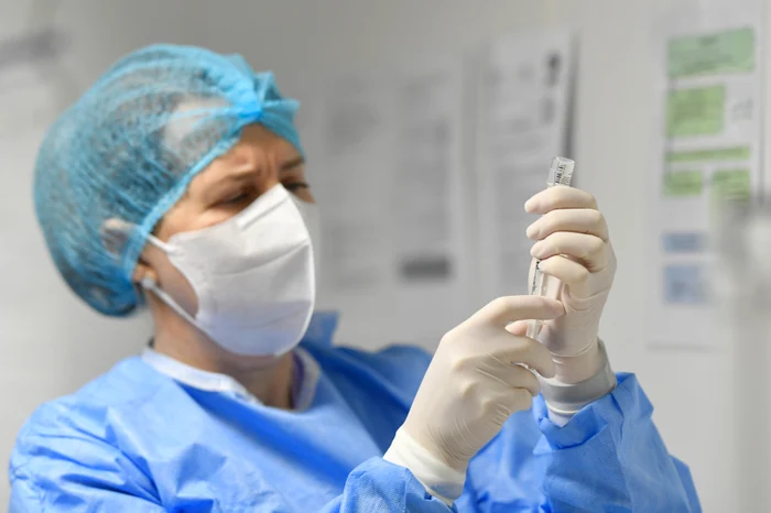 Noua normalitate va însemna folosirea măştilor, mai ales în sezonul rece şi în locurile aglomerate