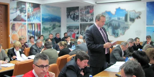 Hotărârea a fost revocată cu un vot împotrivă şi trei abţineri