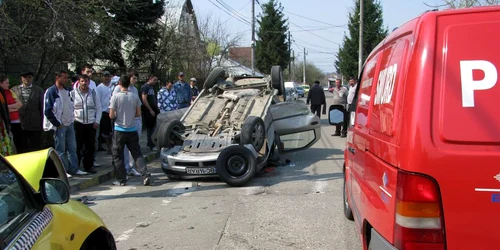 Loganul s-a rasturnat dupa impact