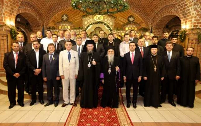 Mandatele membrilor Adunării Eparhiale au fost prezentate şi validate în cadrul şedintei de duminică, 16 iunie FOTO interregionwes.ro