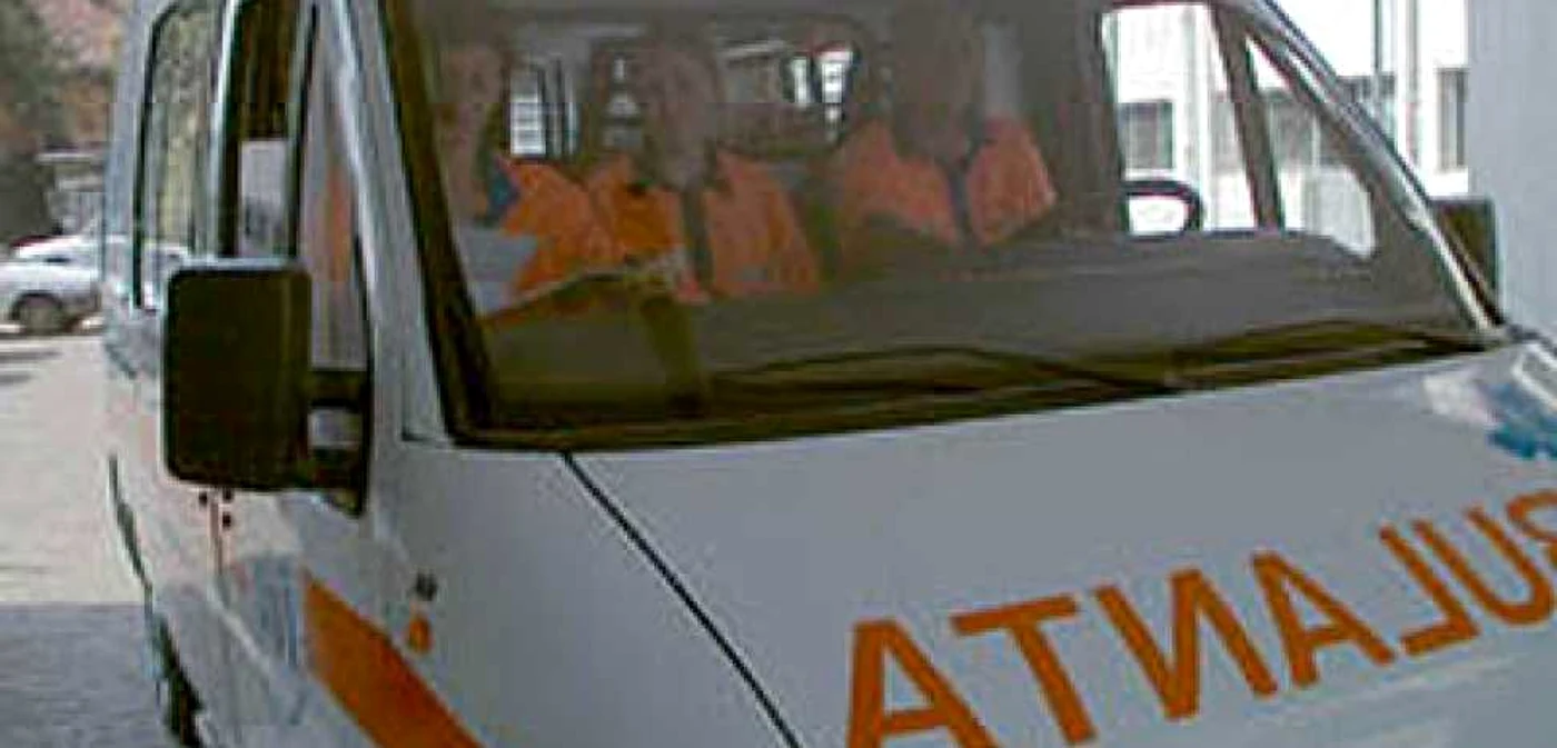 Victima a fost transportată la spital cu Ambulanţa foto: Arhivă