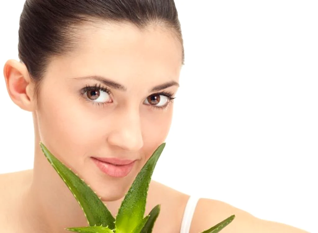
    Dacă te-ai zgâriat sau tăiat sângerarea se oprește imediat cu aloe vera. www.clicksanatate.ro  
