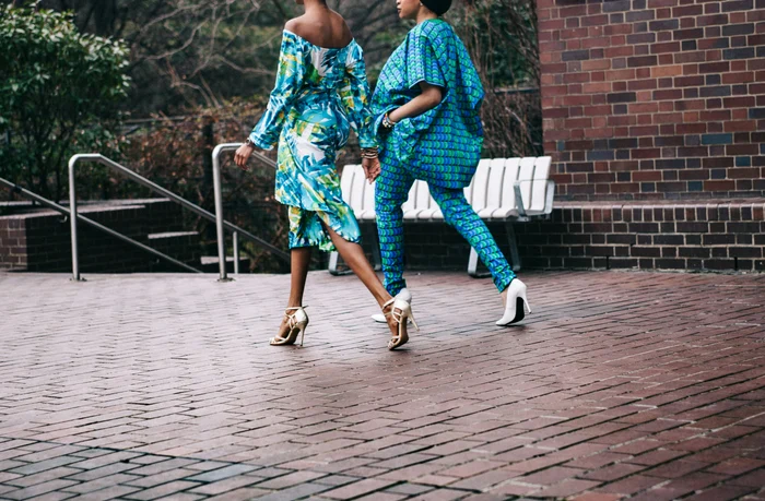 10 accesorii chic și versatile pentru un look impecabil