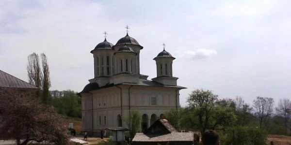 manastirea izvorul tamaduirii salva