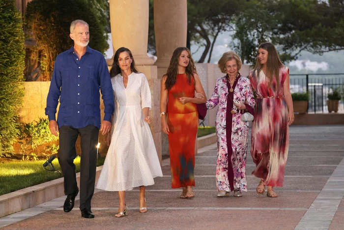Regele Felipe Regina Letizia Leonor și Sofia la Palatul Marivent profimedia 1120796932 jpg