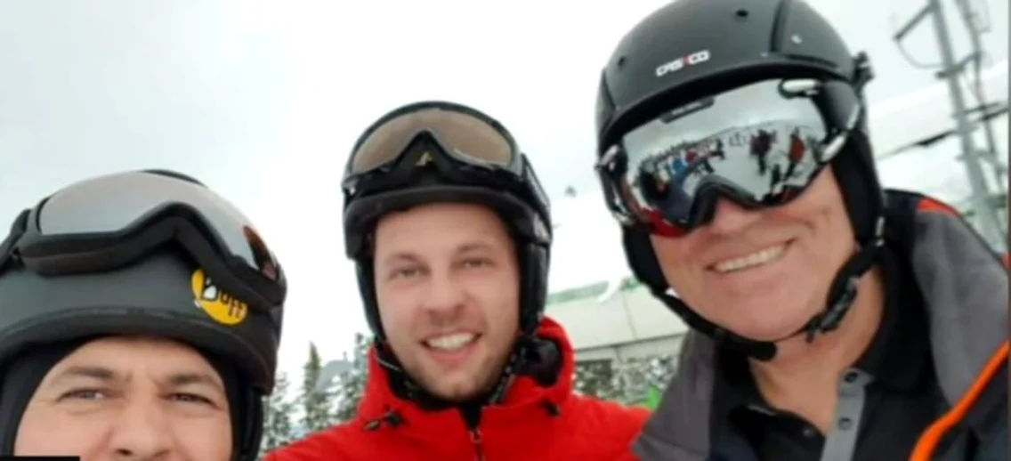Şeful statului Klaus Iohannis la schi pe Transalpina Ski Resort în Vâlcea Foto Digi 24
