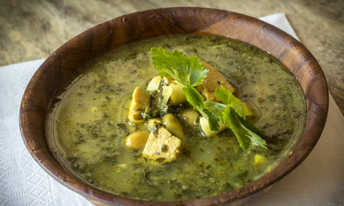 Ciorba de urzici cu pui  Sursa foto shutterstock 388196338 jpg