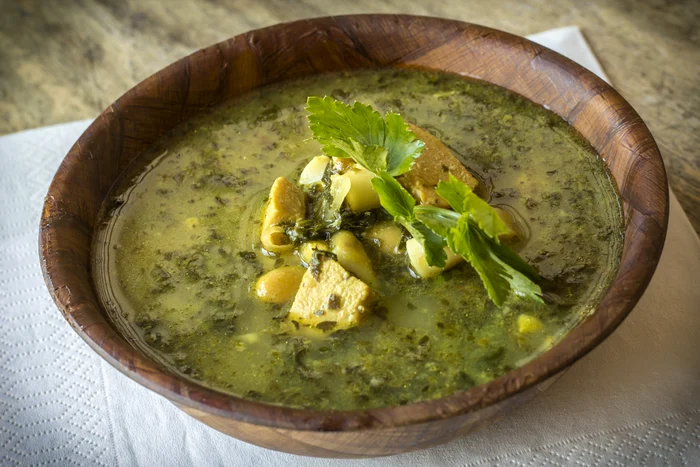 Ciorba de urzici, un preparat delicios cu gust de copilărie / FOTO: Shutterstock