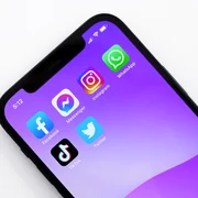 retele sociale facebook jeremy bezanger 9k gcyloh2g unsplash jpeg