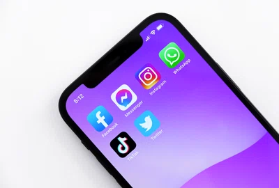retele sociale facebook jeremy bezanger 9k gcyloh2g unsplash jpeg