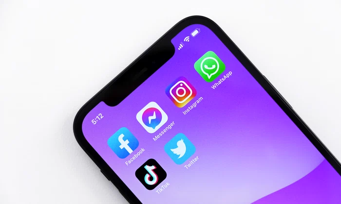 retele sociale facebook jeremy bezanger 9k gcyloh2g unsplash jpeg