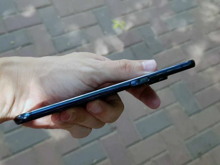 Motorola Moto Z3 Play FOTO Adrian Pogîngeanu