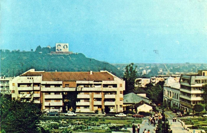 Grandomanie de primar. Edilul Slatinei vrea cea mai înaltă cruce din lume pe locul unde a existat tabloul uriaș al cuplului Ceaușescu