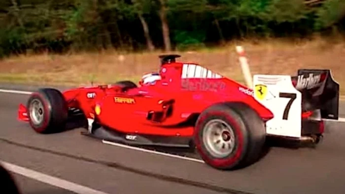 Ferrariul a fost tras pe dreapta