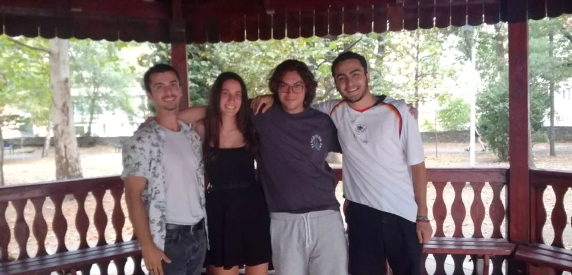 Voluntari străini din proiectul VolGreen din Vâlcea - Valentin_Irene_Andreu şi Murat Foto DMS