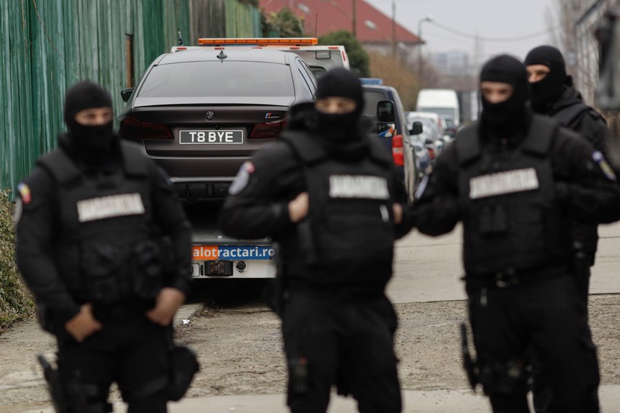 Șofer de 80 de ani, oprit de mascați, în Dolj. Bătrânul fugea de poliție pentru că era băut. După o oră, a fost prins din nou