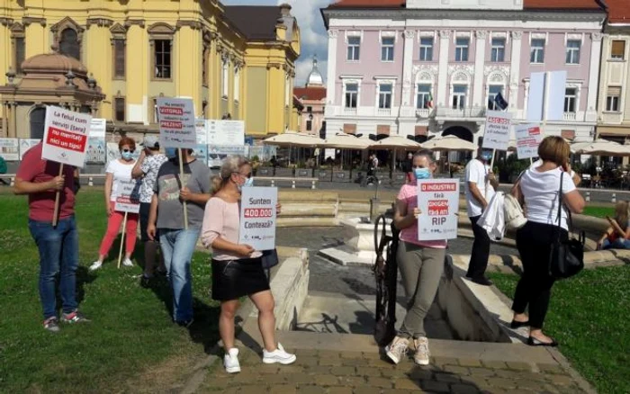 Patronii de restaurante şi ospătarii protestează împotriva deciziilor luate de Guvern FOTO Both