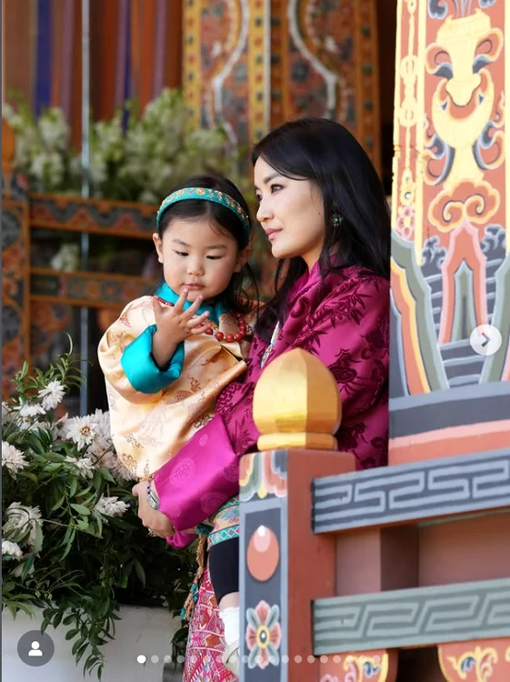 Regina Jetsun Pema Bhutan și fiica ei Instagram jpg