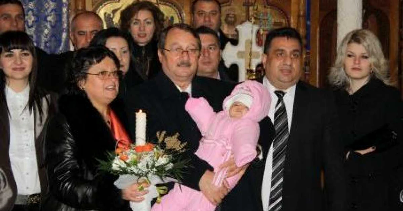 Familia Mircea Băsescu la botezul nepoatei lui Bercea Mndialu