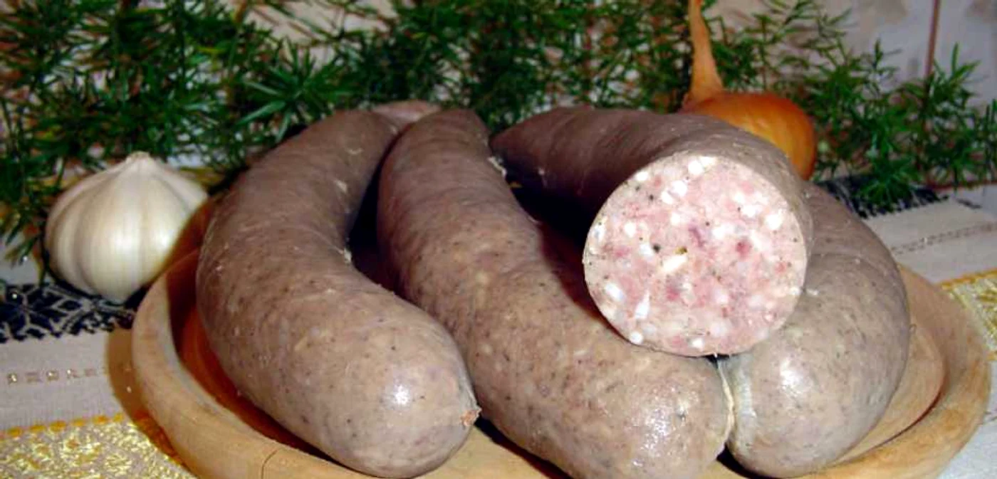 Secretul pentru a obţine un caltaboş gustos stă în alegerea condimentelor şi a cantităţii ideale de carne grasă/FOTO cugetliber.ro