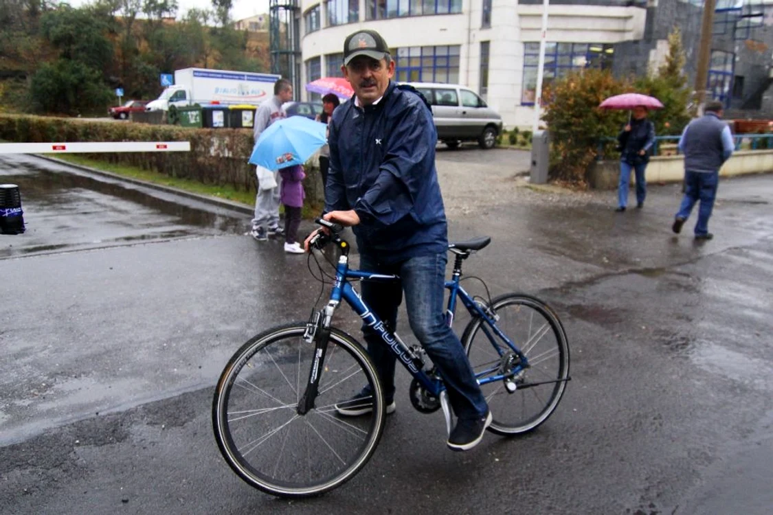 Președintele Consiliului Județean Cluj, Horea Uioreanu, pe bicicletă