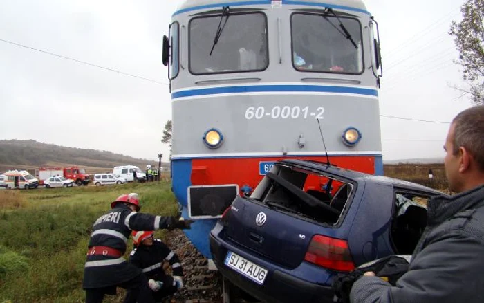 Tinerei i-a murit motorul chiar pe calea ferată