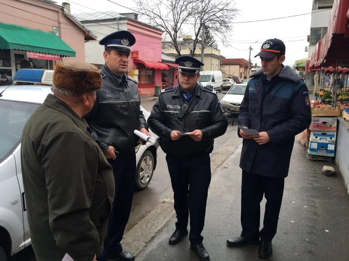 Poliţiştii, pe teren pentru a-i sfătui pe cetăţeni Foto:IPJ Călăraşi