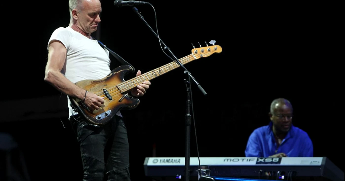 În
calitate de muzician solo şi de membru al trupei The Police, Sting a
vândut peste 105 milioane de discuri şi a câştigat 16 premii
Grammy, un Glob de Aur, un premiu Emmy FOTO Marian Iliescu