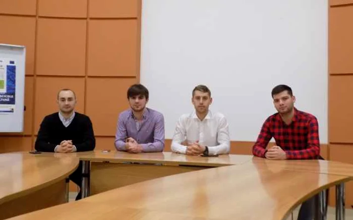 Studenţii din Republica Moldova, care învaţă în Bacău, îi îndeamnă pe cetăţenii moldoveni să vină la vot