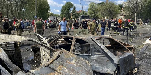 Atac rachete Vinita Ucraina 14 iulie 2022 razboi distrugeri incendiu pompieri FOTO EPA-EFE