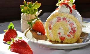 strawberry roll 1263099 1280 jpg