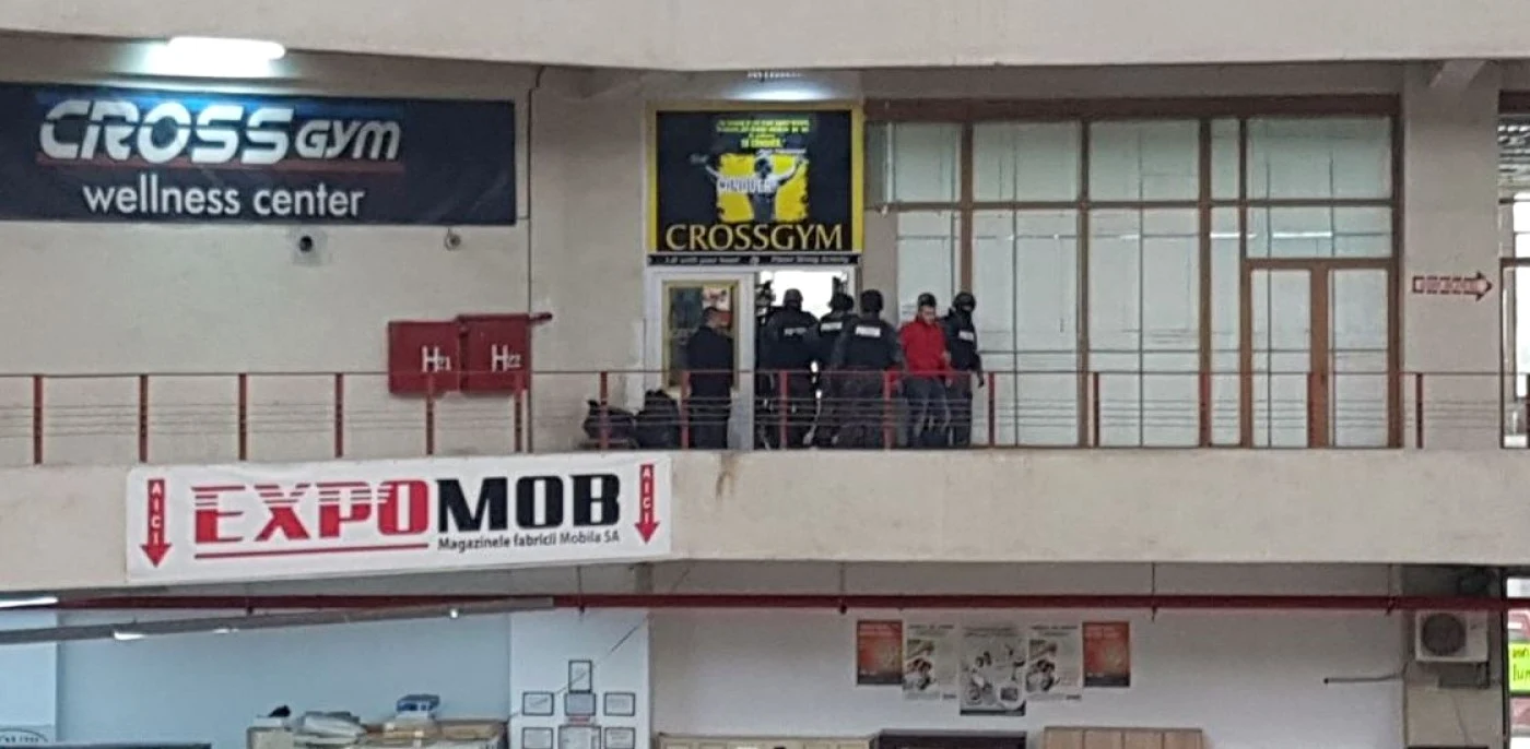 Ghenosu şi fiul său, ridicaţi cu mascaţii dintr-o sală de fitness
