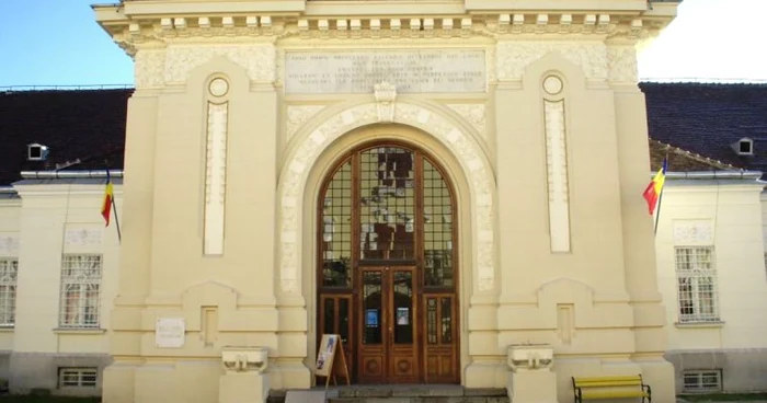 Serbările încep cu o sesiune ştiinţifică la Sala Unirii