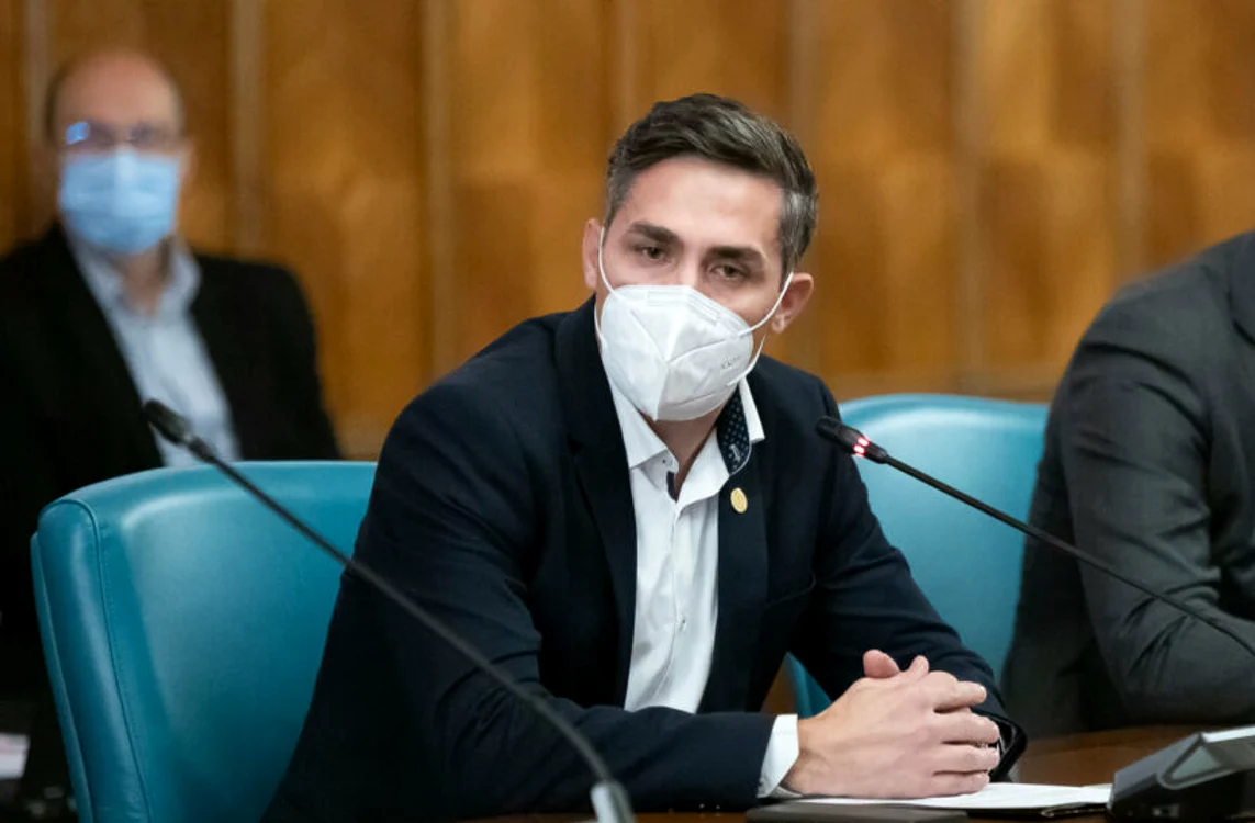 
    Valeriu Gheorghiţă  