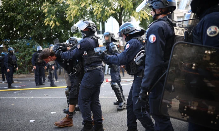 Ciocniri violente cu Poliția în timpul protestelor studenților în Franța