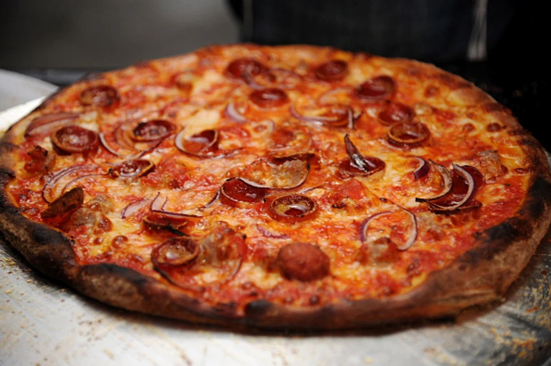 
    Și-a pus testiculul pe pizza și s-a fotografiatFoto Twitter  