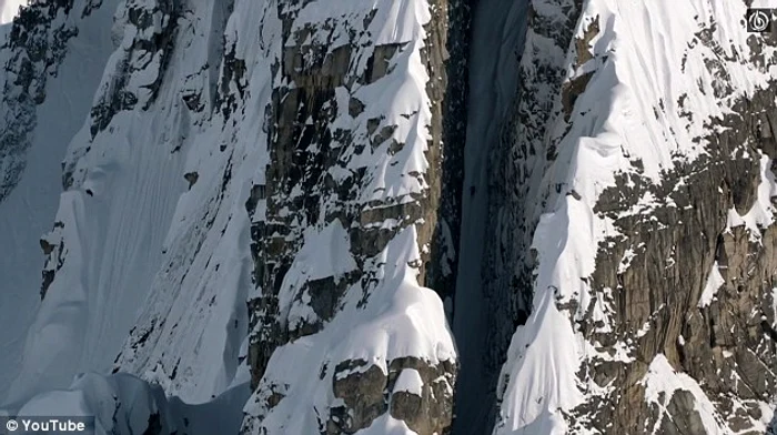 
    Versantul avea un unghi de aproape 70 de gradecaptură youtube.com  