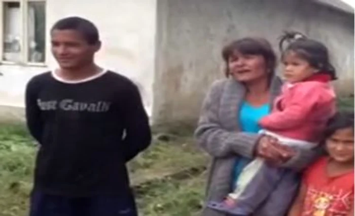 
    Angela Lincan şi copiii săi  