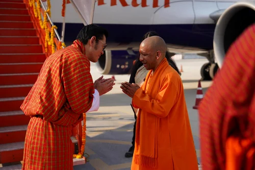 Regele Jigme Khesar Namgyel Wangchuck în vizită în India   Casa Regală din Bhutan (2) jpg